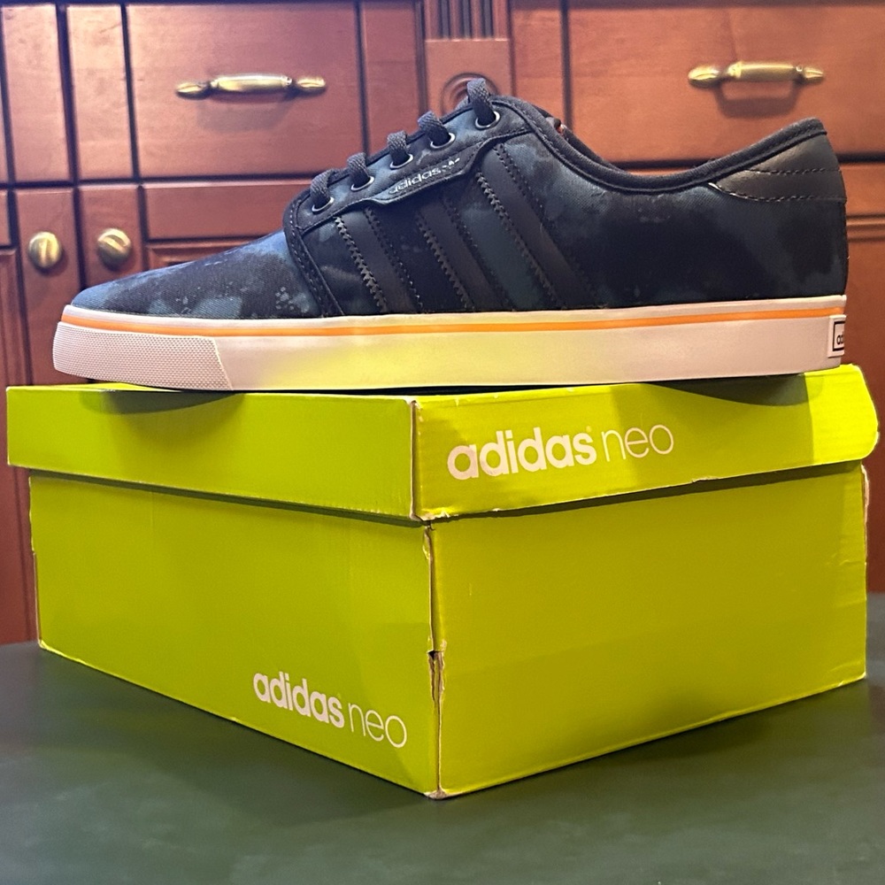 ADIDAS Men's Seeley core black/midnight/orange D68873 Sz 10 NEW/PERFECT w/ Box - Picture 2 of 16